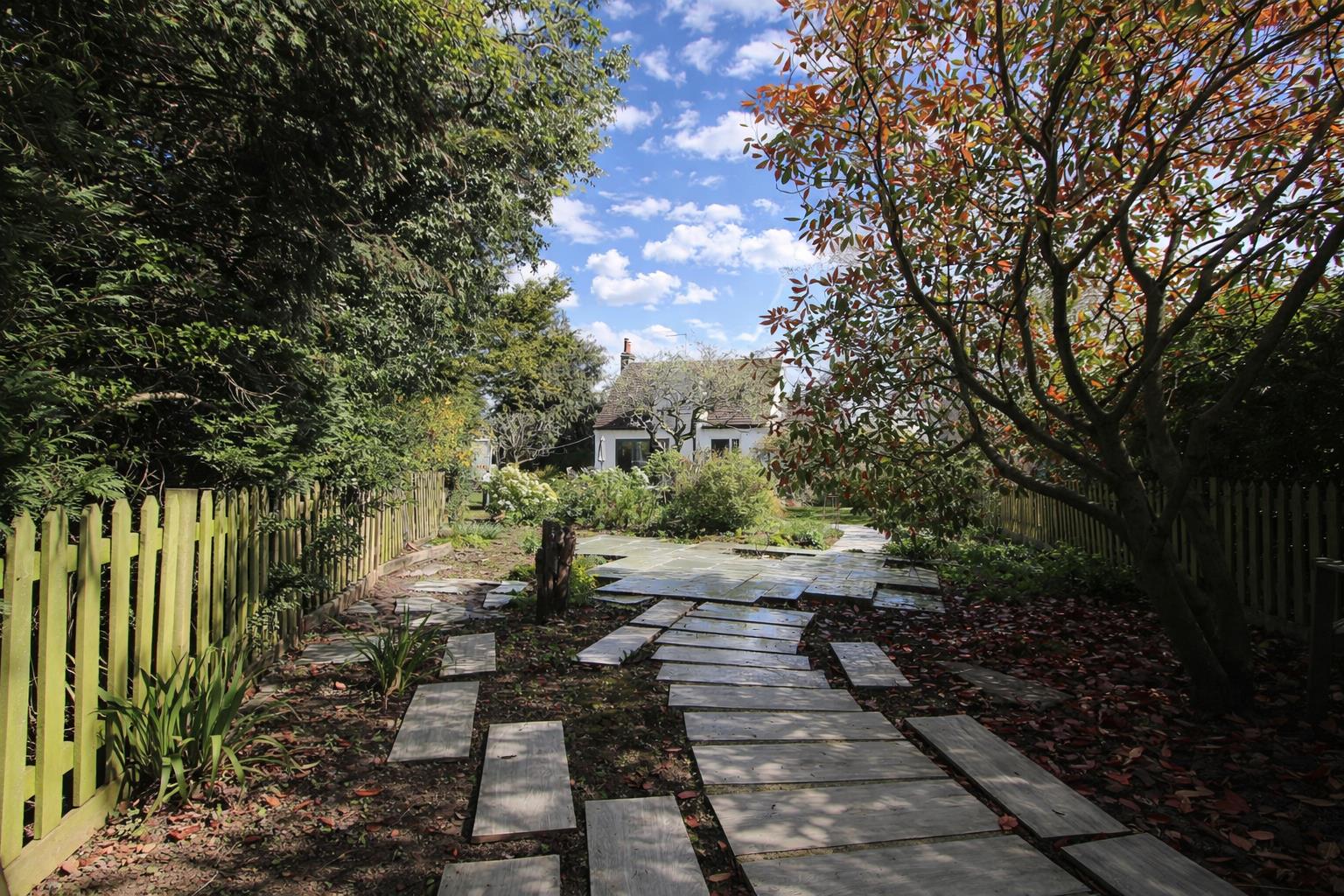 Woodmansterne Lane, Wallington